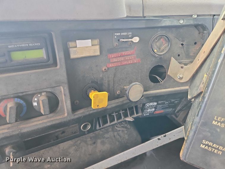 image for item ER1615 1999 International 2554 oil distributor truck
