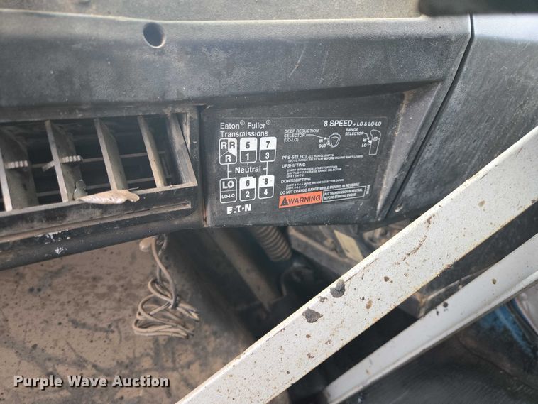image for item ER1615 1999 International 2554 oil distributor truck