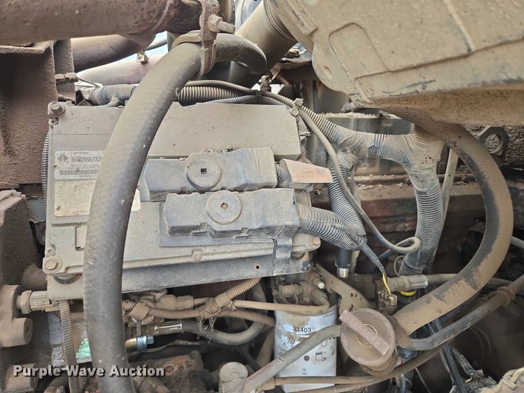 image for item ER1615 1999 International 2554 oil distributor truck