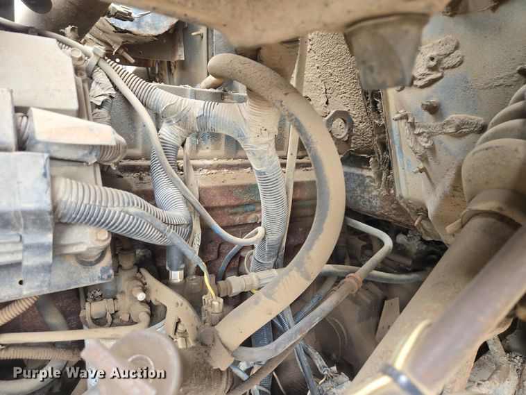 image for item ER1615 1999 International 2554 oil distributor truck