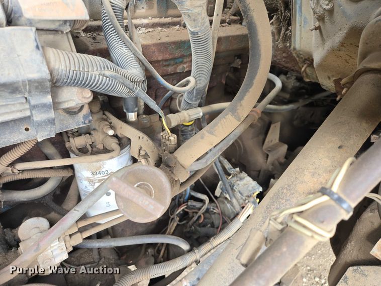 image for item ER1615 1999 International 2554 oil distributor truck
