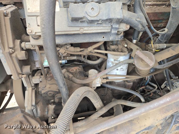 image for item ER1615 1999 International 2554 oil distributor truck