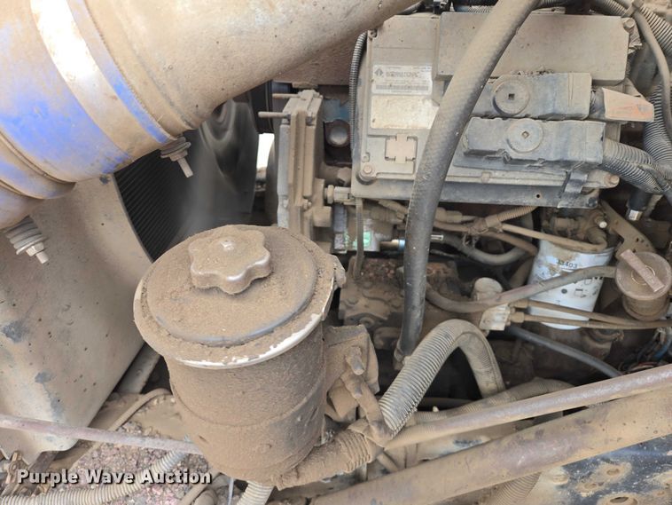 image for item ER1615 1999 International 2554 oil distributor truck