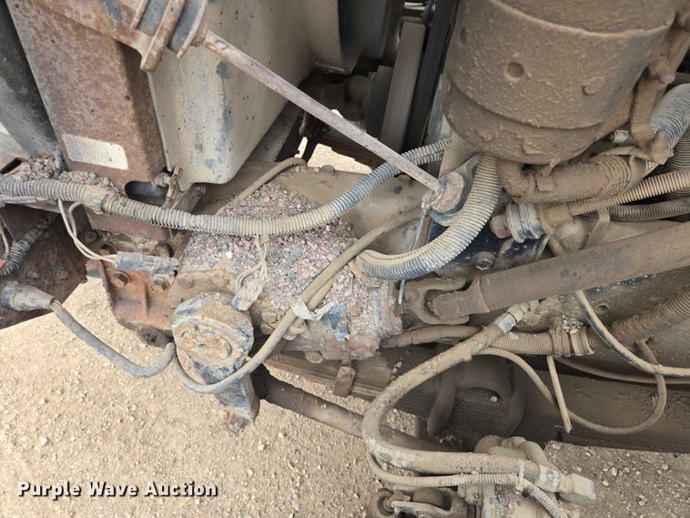image for item ER1615 1999 International 2554 oil distributor truck