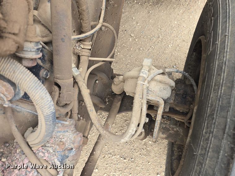 image for item ER1615 1999 International 2554 oil distributor truck