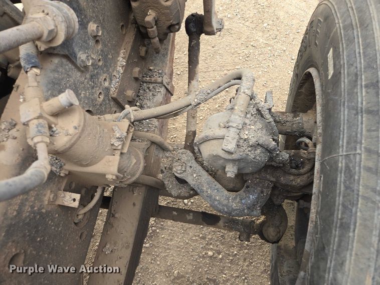 image for item ER1615 1999 International 2554 oil distributor truck