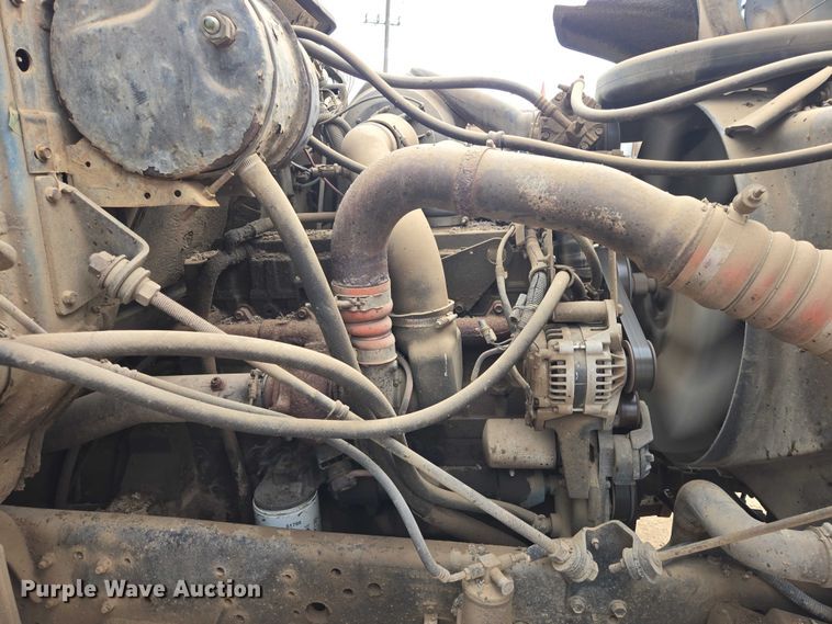 image for item ER1615 1999 International 2554 oil distributor truck