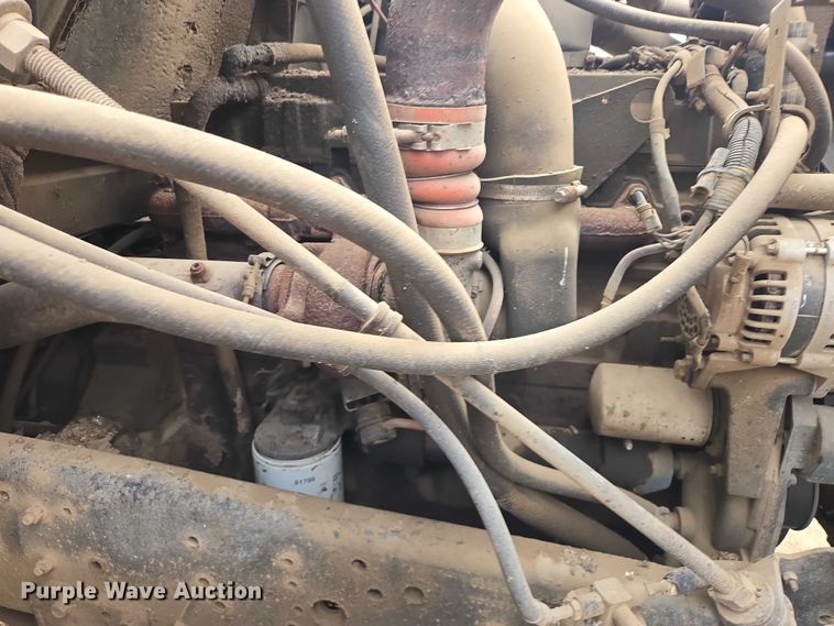 image for item ER1615 1999 International 2554 oil distributor truck