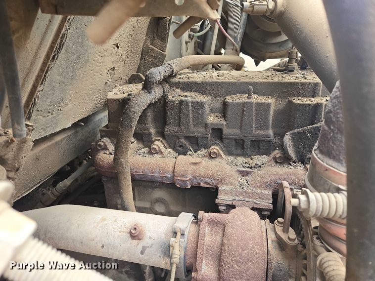 image for item ER1615 1999 International 2554 oil distributor truck