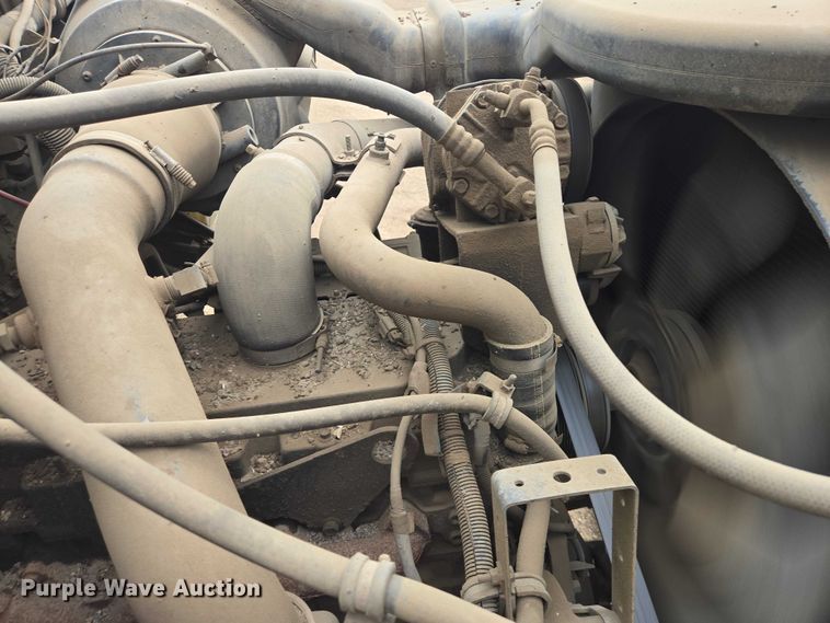 image for item ER1615 1999 International 2554 oil distributor truck