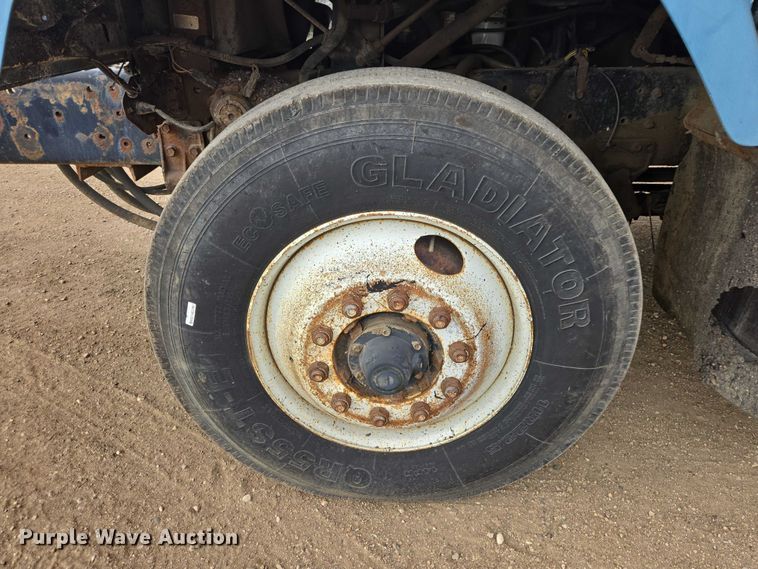 image for item ER1615 1999 International 2554 oil distributor truck