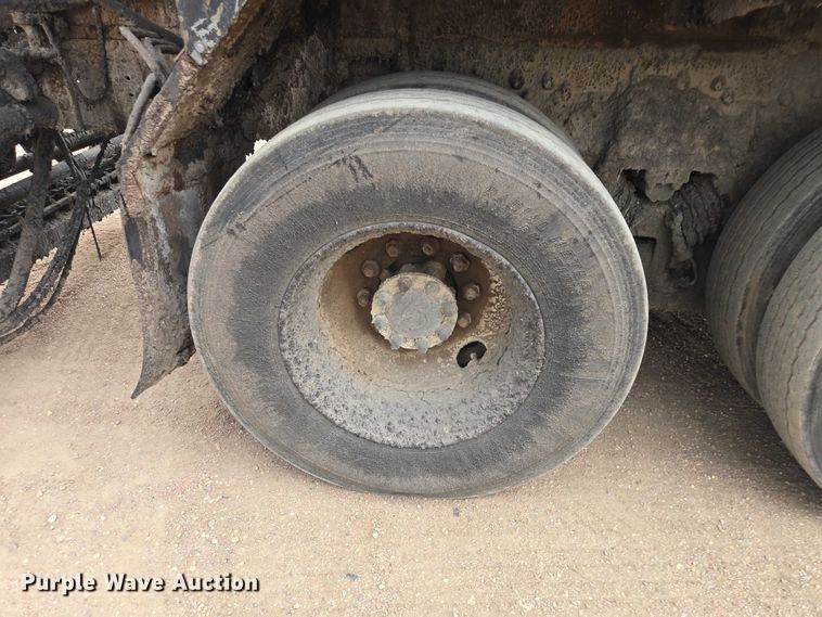 image for item ER1615 1999 International 2554 oil distributor truck