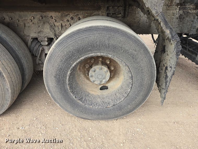 image for item ER1615 1999 International 2554 oil distributor truck