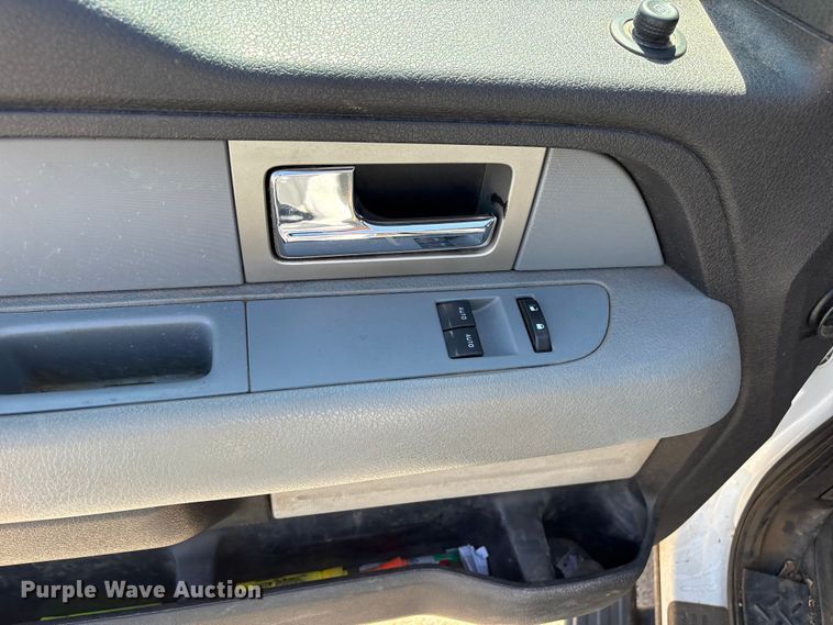 image for item ET6145 2011 Ford F150 XL pickup truck