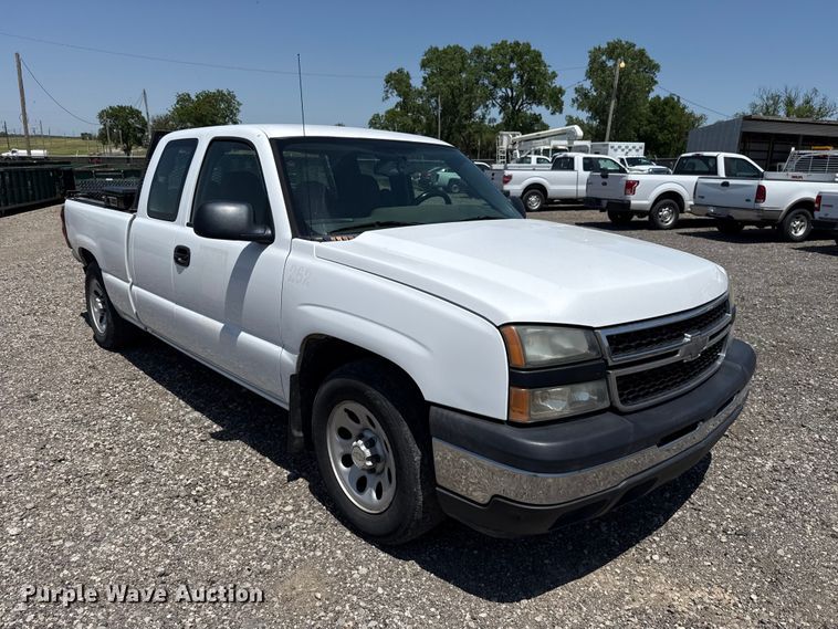 image for item ET6146 2007 Chevrolet Silverado 1500 Ext. Cab pickup truck