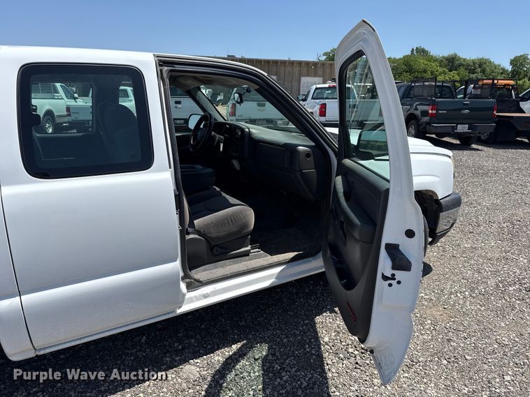 image for item ET6146 2007 Chevrolet Silverado 1500 Ext. Cab pickup truck
