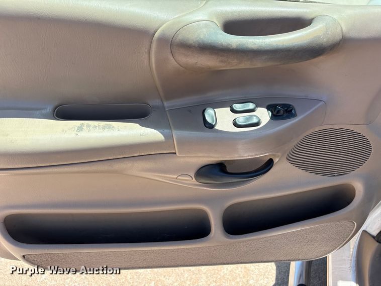image for item ET6148 1997 Ford F150 pickup truck
