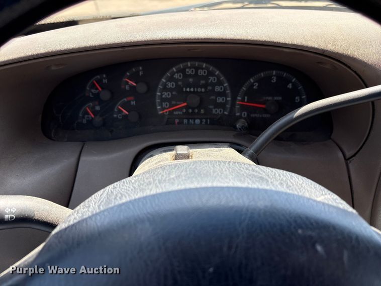 image for item ET6148 1997 Ford F150 pickup truck
