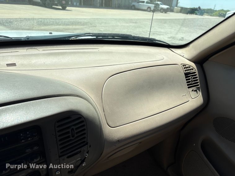 image for item ET6148 1997 Ford F150 pickup truck