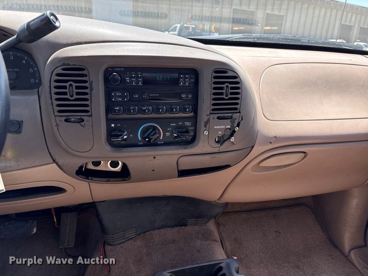 image for item ET6148 1997 Ford F150 pickup truck