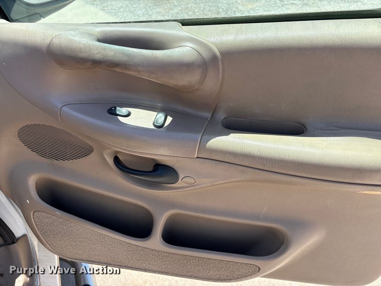 image for item ET6148 1997 Ford F150 pickup truck