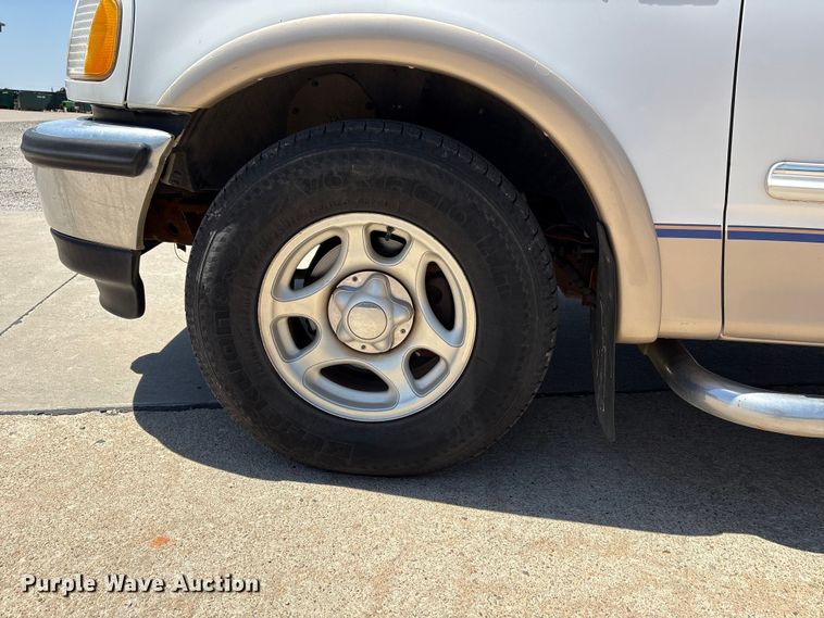image for item ET6148 1997 Ford F150 pickup truck