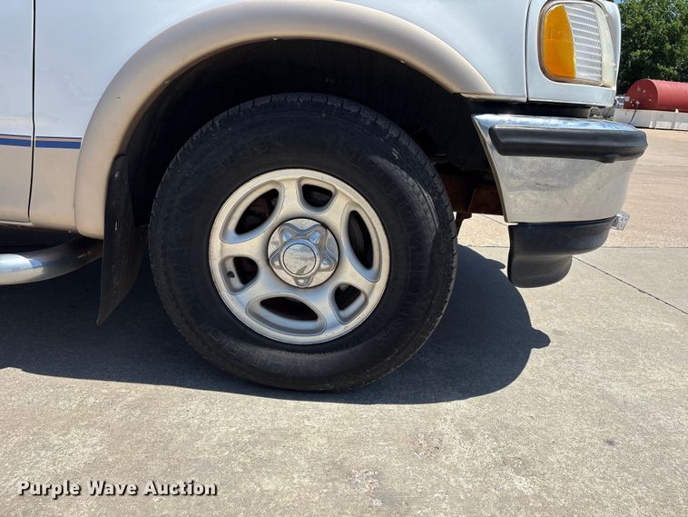 image for item ET6148 1997 Ford F150 pickup truck