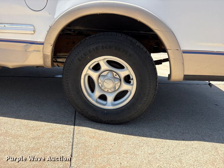 image for item ET6148 1997 Ford F150 pickup truck