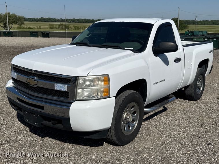 image for item ET6151 2011 Chevrolet Silverado 1500 pickup truck