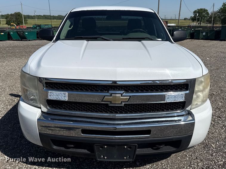 image for item ET6151 2011 Chevrolet Silverado 1500 pickup truck