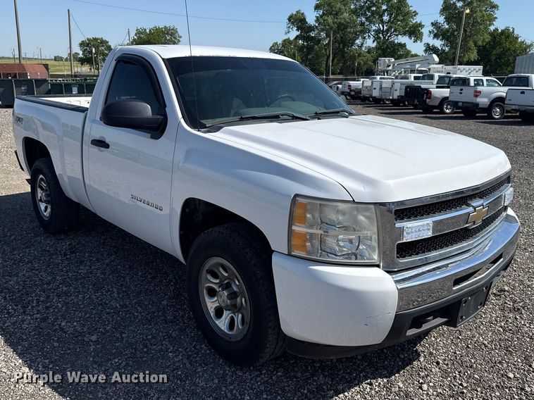 image for item ET6151 2011 Chevrolet Silverado 1500 pickup truck