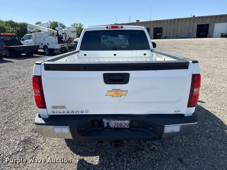 image for item ET6151 2011 Chevrolet Silverado 1500 pickup truck