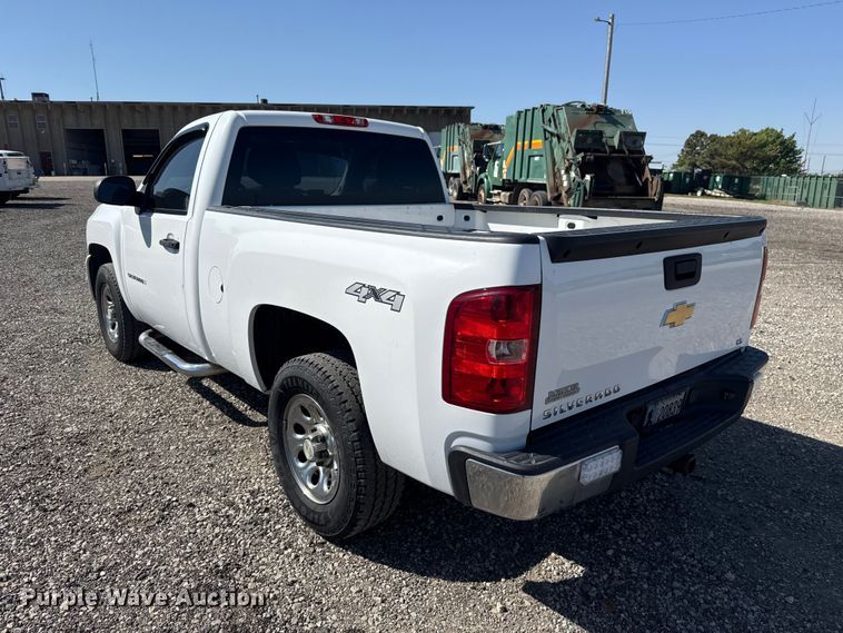 image for item ET6151 2011 Chevrolet Silverado 1500 pickup truck