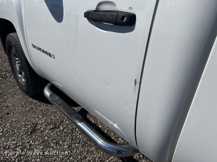 image for item ET6151 2011 Chevrolet Silverado 1500 pickup truck