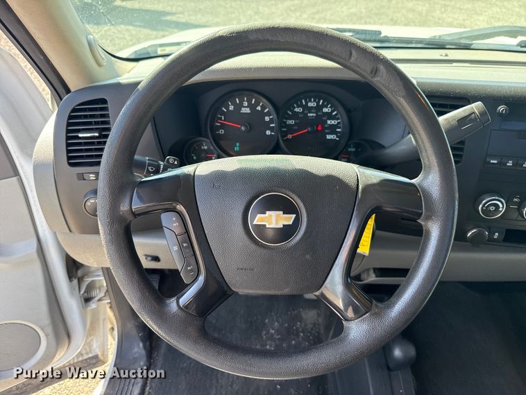 image for item ET6151 2011 Chevrolet Silverado 1500 pickup truck