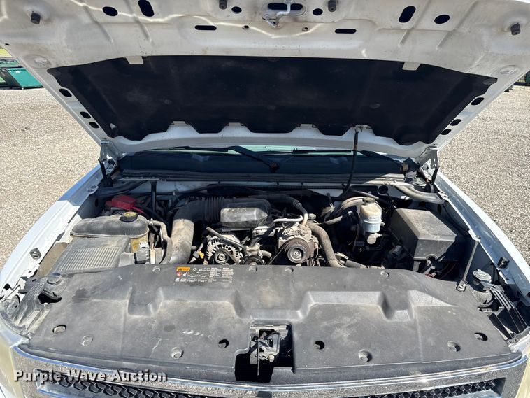 image for item ET6151 2011 Chevrolet Silverado 1500 pickup truck