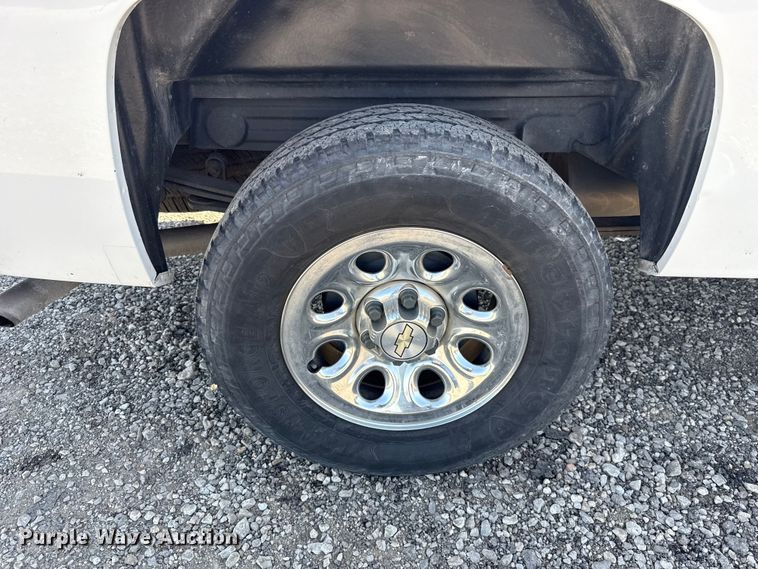 image for item ET6151 2011 Chevrolet Silverado 1500 pickup truck
