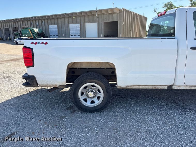 image for item ET6152 2015 Chevrolet Silverado 1500 pickup truck