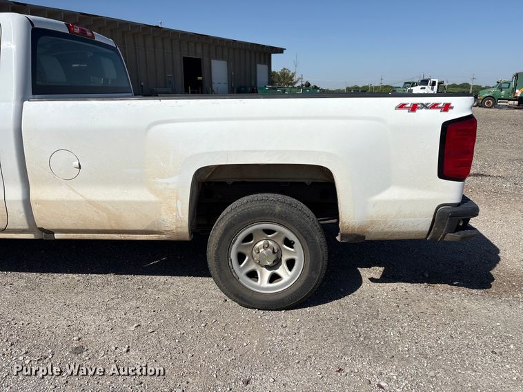 image for item ET6152 2015 Chevrolet Silverado 1500 pickup truck