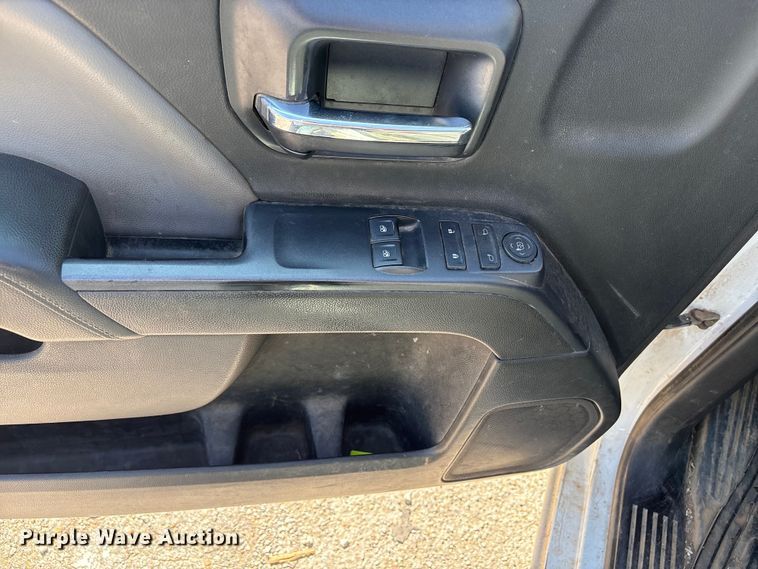 image for item ET6152 2015 Chevrolet Silverado 1500 pickup truck