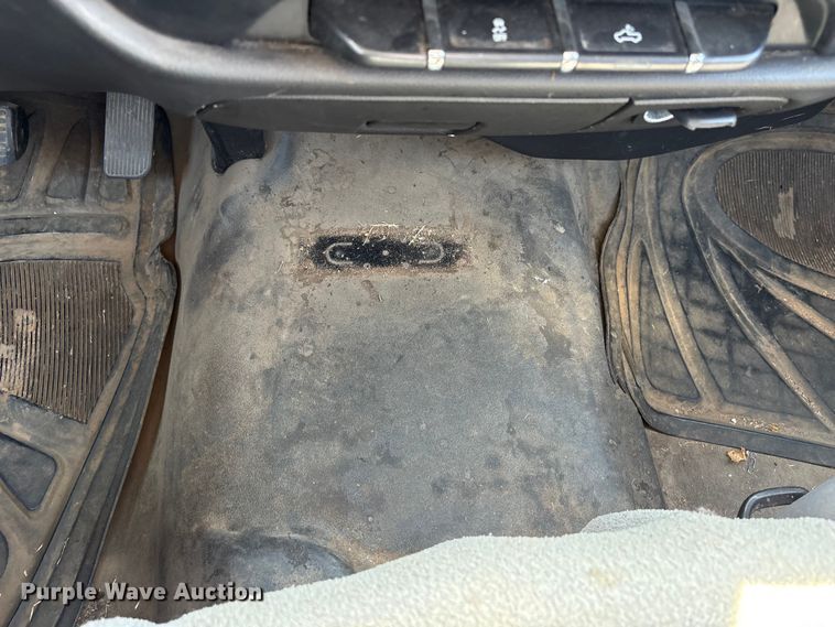 image for item ET6152 2015 Chevrolet Silverado 1500 pickup truck