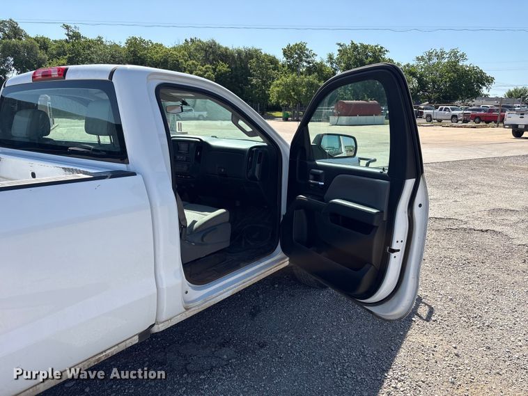 image for item ET6152 2015 Chevrolet Silverado 1500 pickup truck