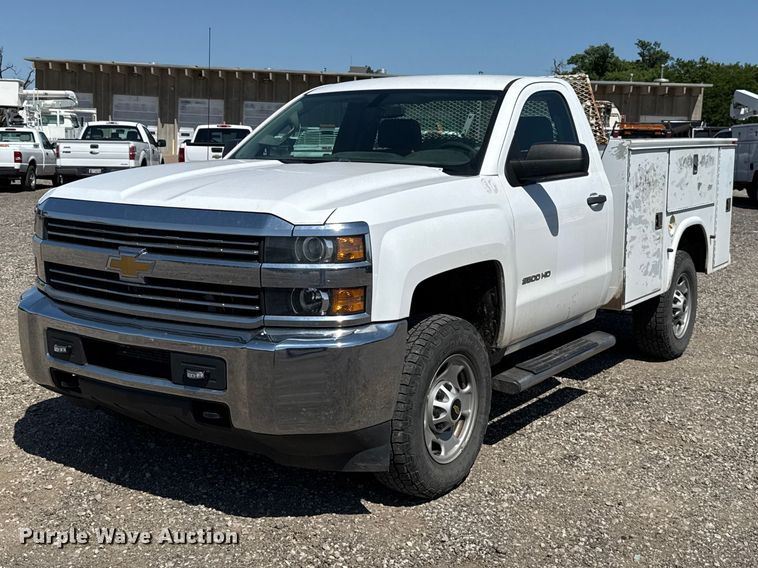 image for item ET6156 2015 Chevrolet Silverado 2500 utility bed pickup truck