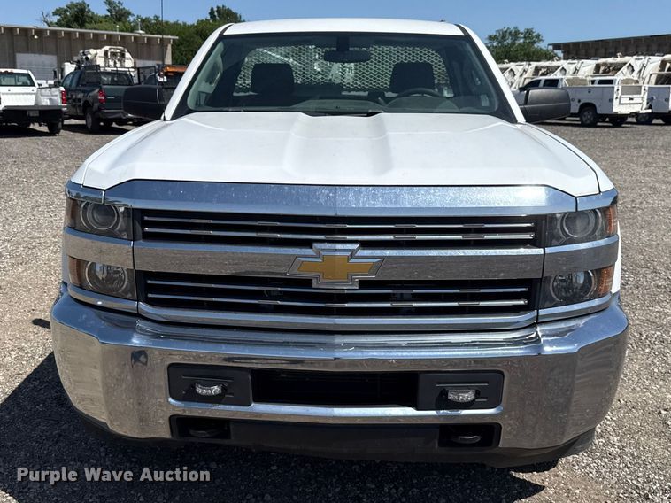 image for item ET6156 2015 Chevrolet Silverado 2500 utility bed pickup truck