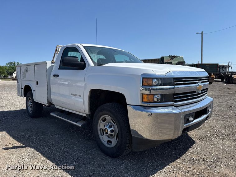 image for item ET6156 2015 Chevrolet Silverado 2500 utility bed pickup truck