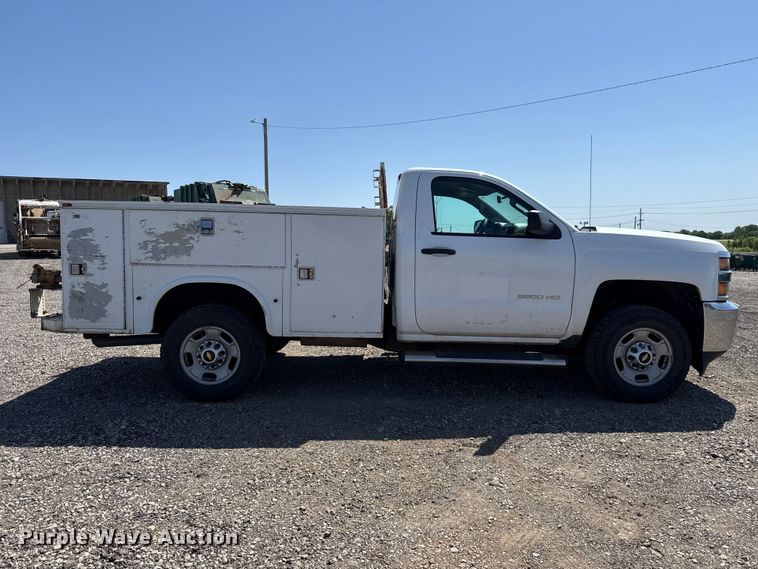 image for item ET6156 2015 Chevrolet Silverado 2500 utility bed pickup truck