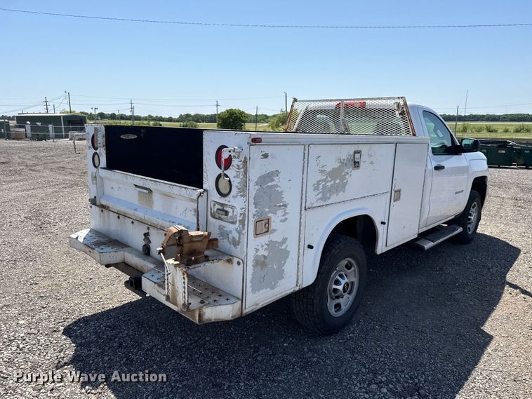image for item ET6156 2015 Chevrolet Silverado 2500 utility bed pickup truck
