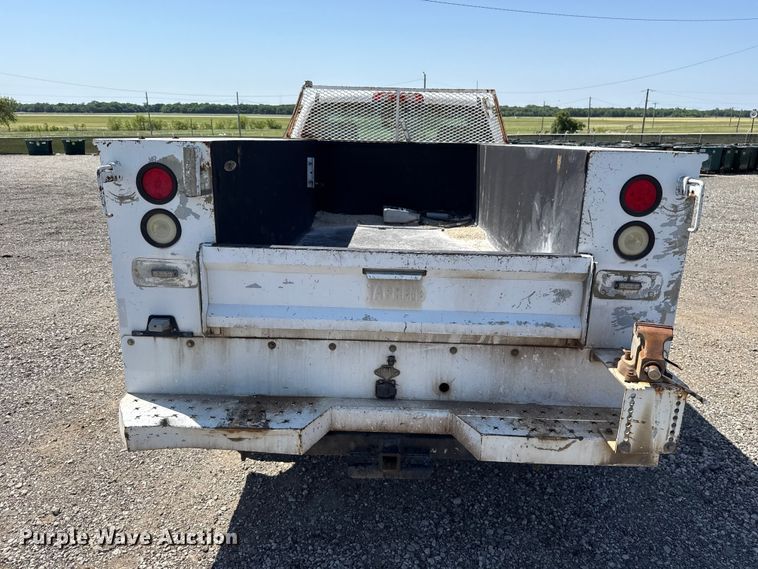 image for item ET6156 2015 Chevrolet Silverado 2500 utility bed pickup truck