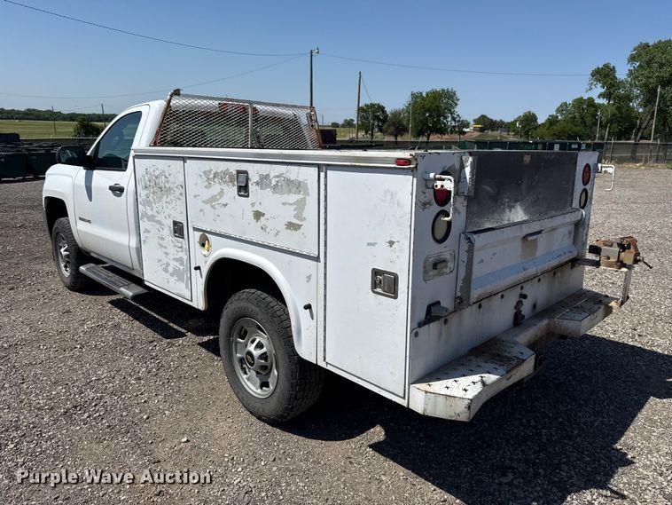image for item ET6156 2015 Chevrolet Silverado 2500 utility bed pickup truck
