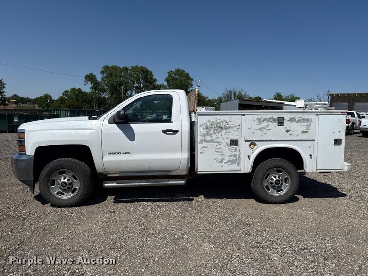 image for item ET6156 2015 Chevrolet Silverado 2500 utility bed pickup truck